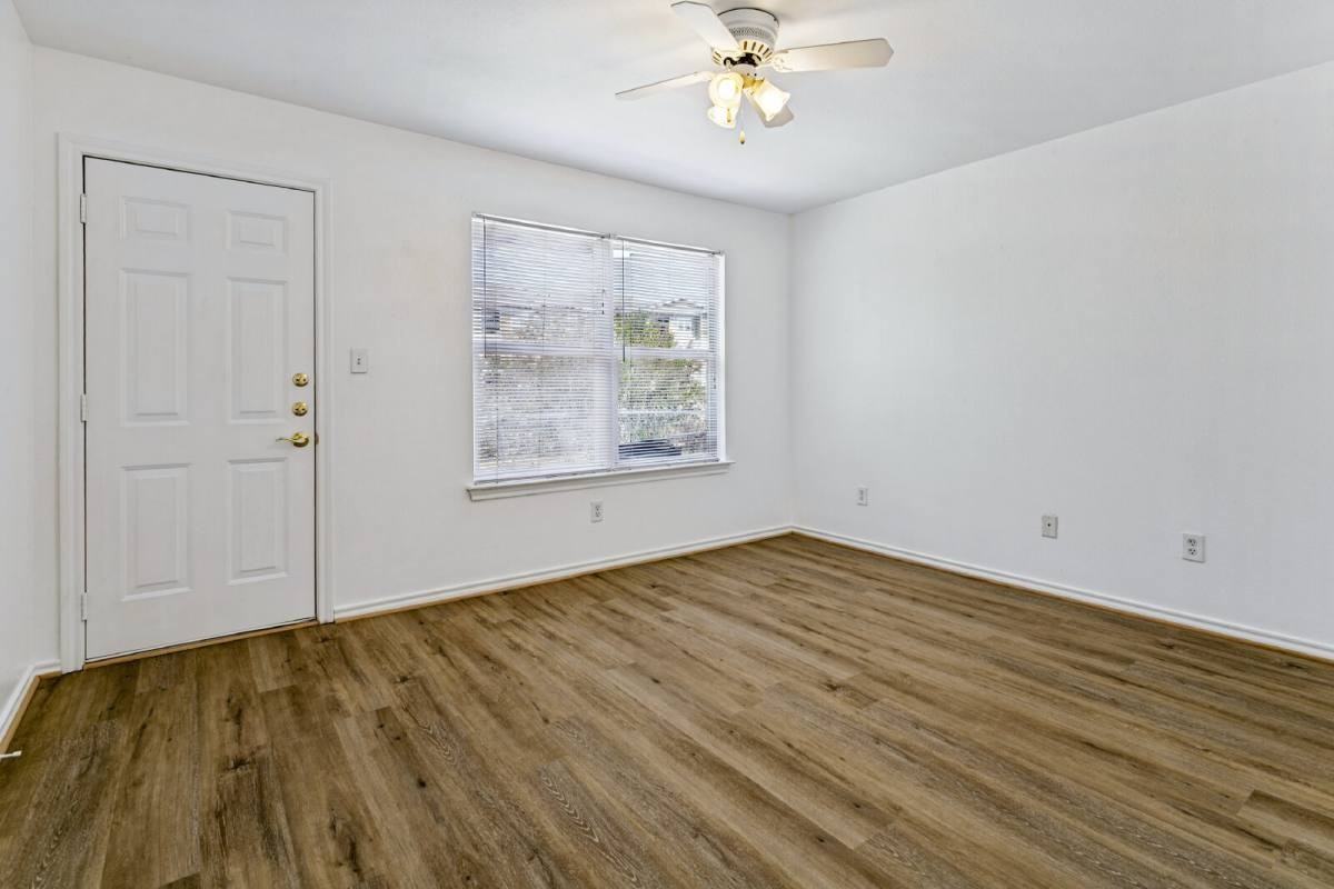 8114 Marydean Ave - Photo 5 of 12