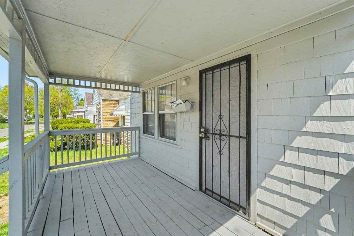 15818 Westbrook St - Photo 5 of 10