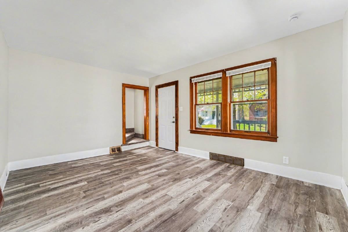 15818 Westbrook St - Photo 7 of 10