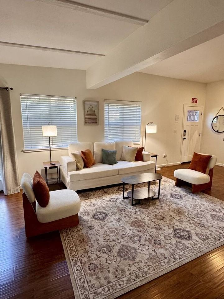 1512 Meadow Vale Dr - Photo 3 of 10