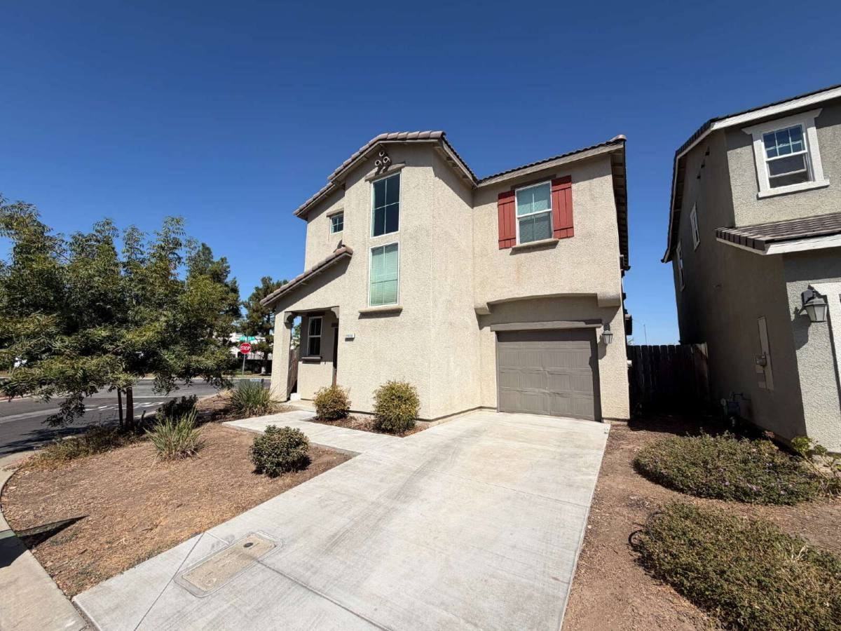 2996 Masterson Ln - Photo 2 of 10