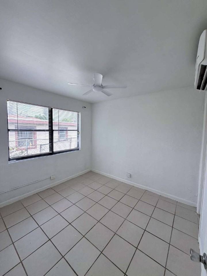 1409 W 33rd St #2 - Photo 6 of 10