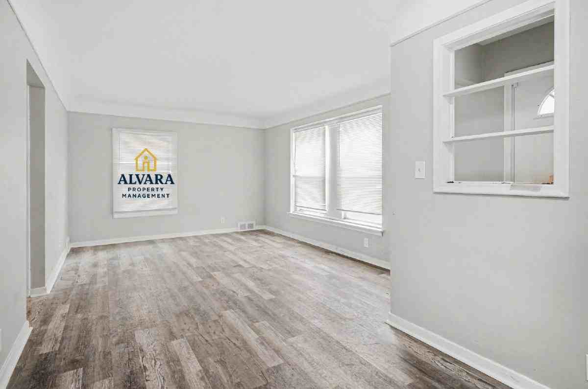 17145 Evergreen Rd - Photo 4 of 10