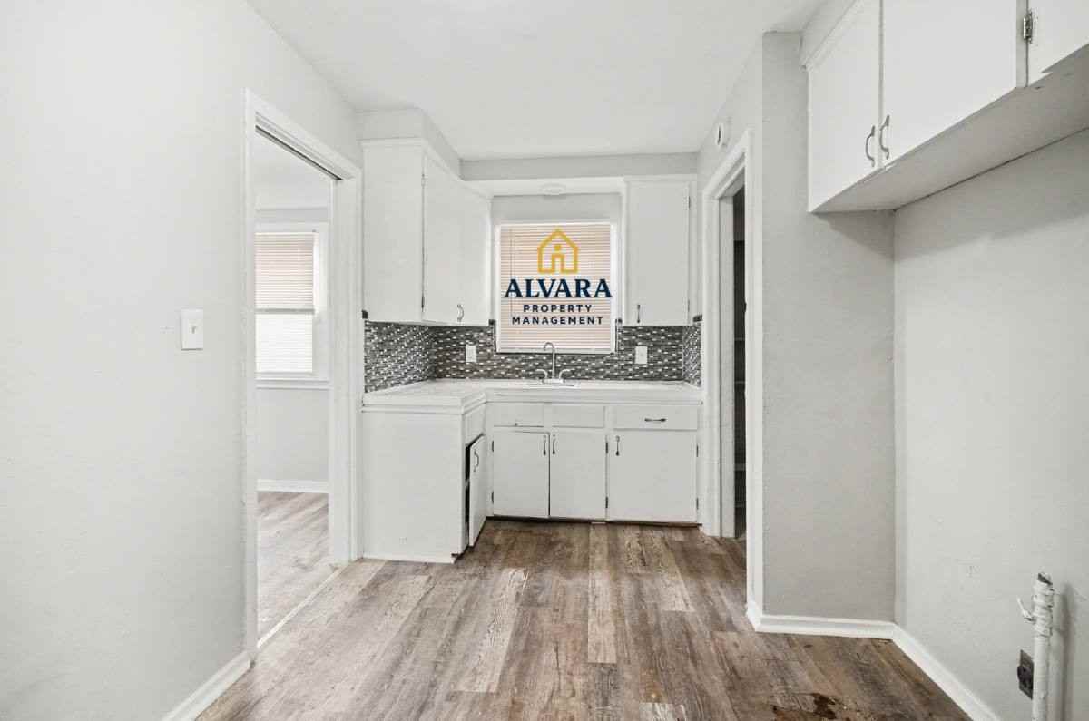 17145 Evergreen Rd - Photo 5 of 10