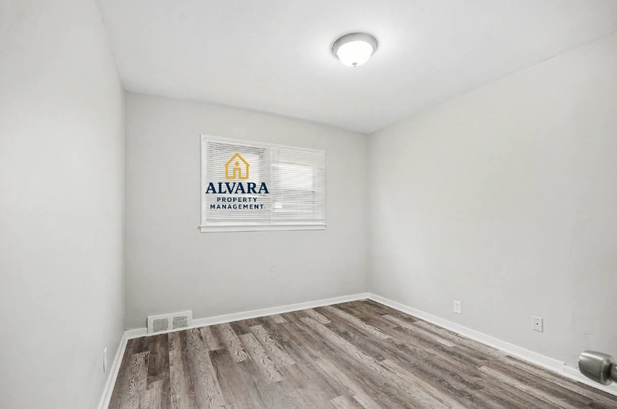 17145 Evergreen Rd - Photo 6 of 10