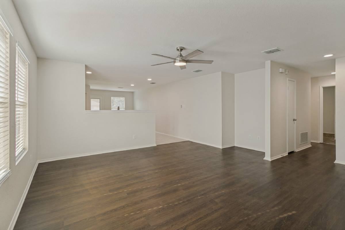 1125 Boxwood Dr - Photo 2 of 12