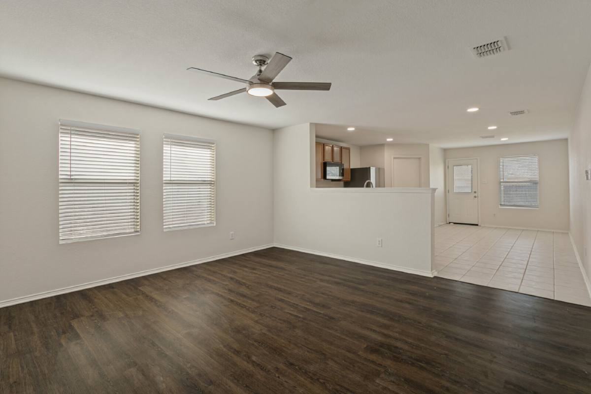 1125 Boxwood Dr - Photo 3 of 12