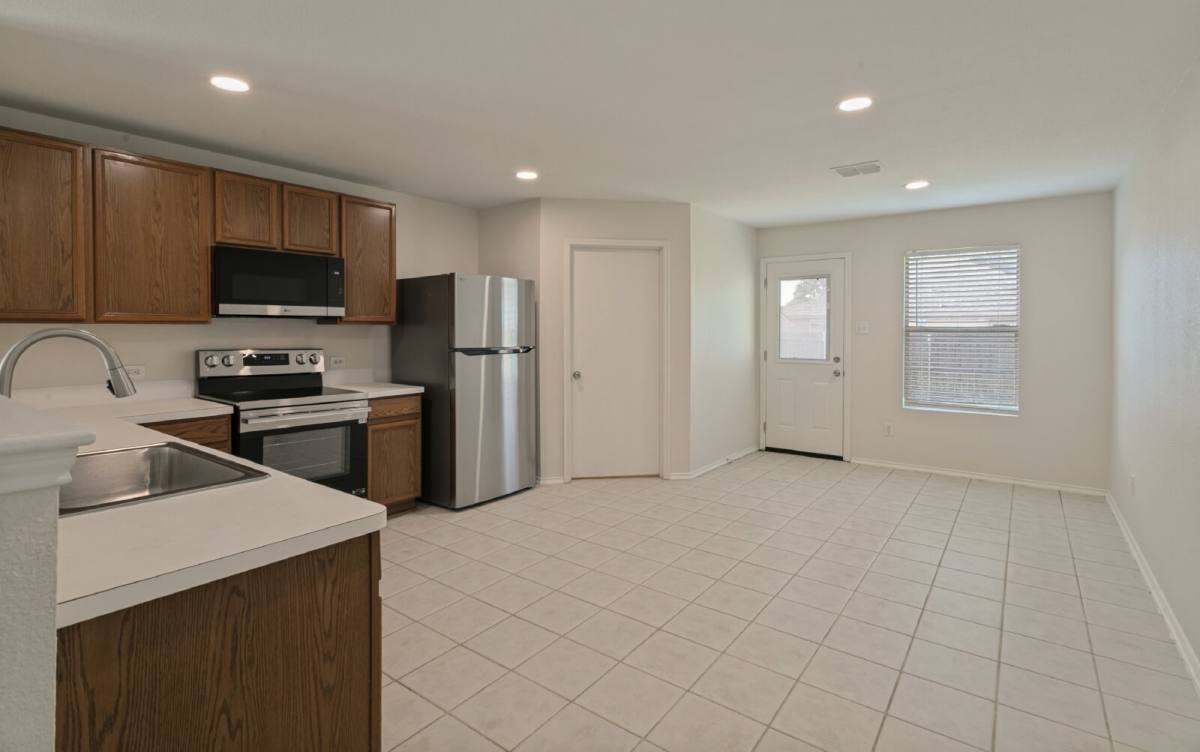 1125 Boxwood Dr - Photo 4 of 12