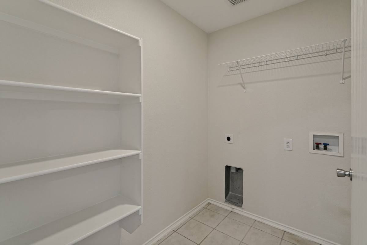 1125 Boxwood Dr - Photo 6 of 12