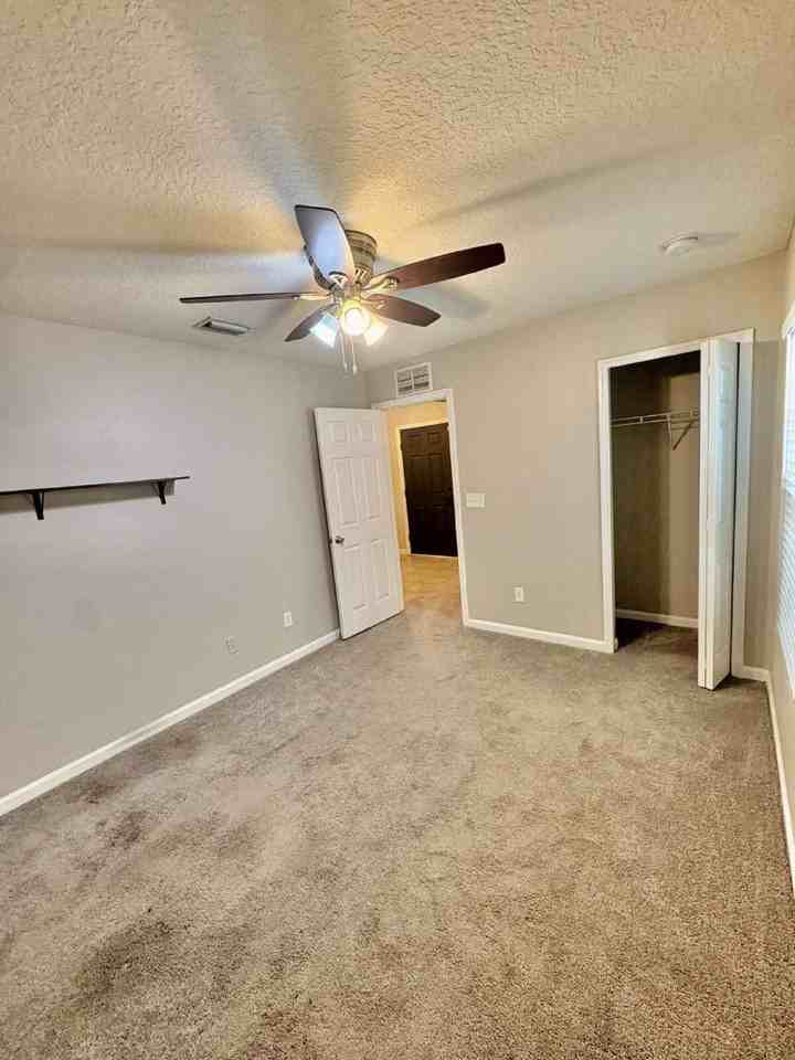 12141 Alexandra Dr - Photo 3 of 10