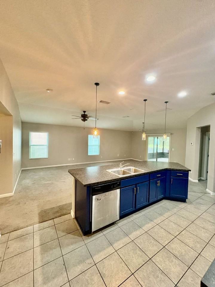 12141 Alexandra Dr - Photo 4 of 10