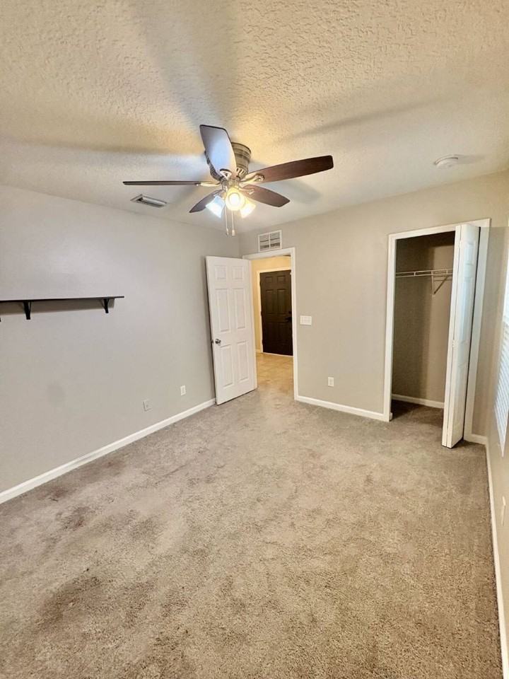 12141 Alexandra Dr - Photo 5 of 10