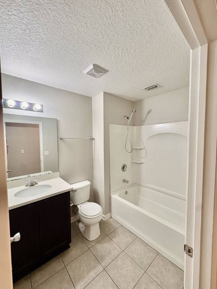 12141 Alexandra Dr - Photo 6 of 10