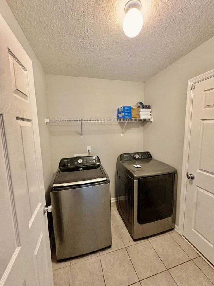 12141 Alexandra Dr - Photo 7 of 10
