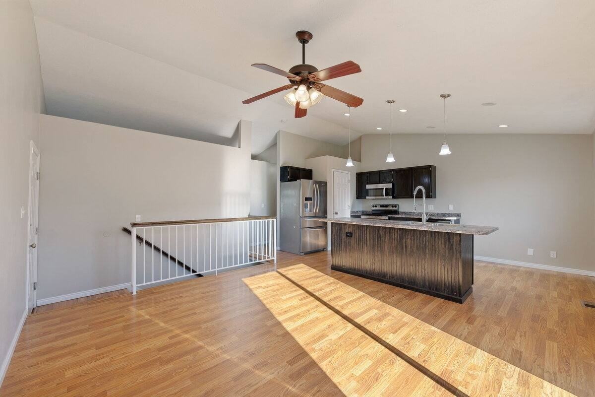 13755 S Homestead Ln - Photo 3 of 10