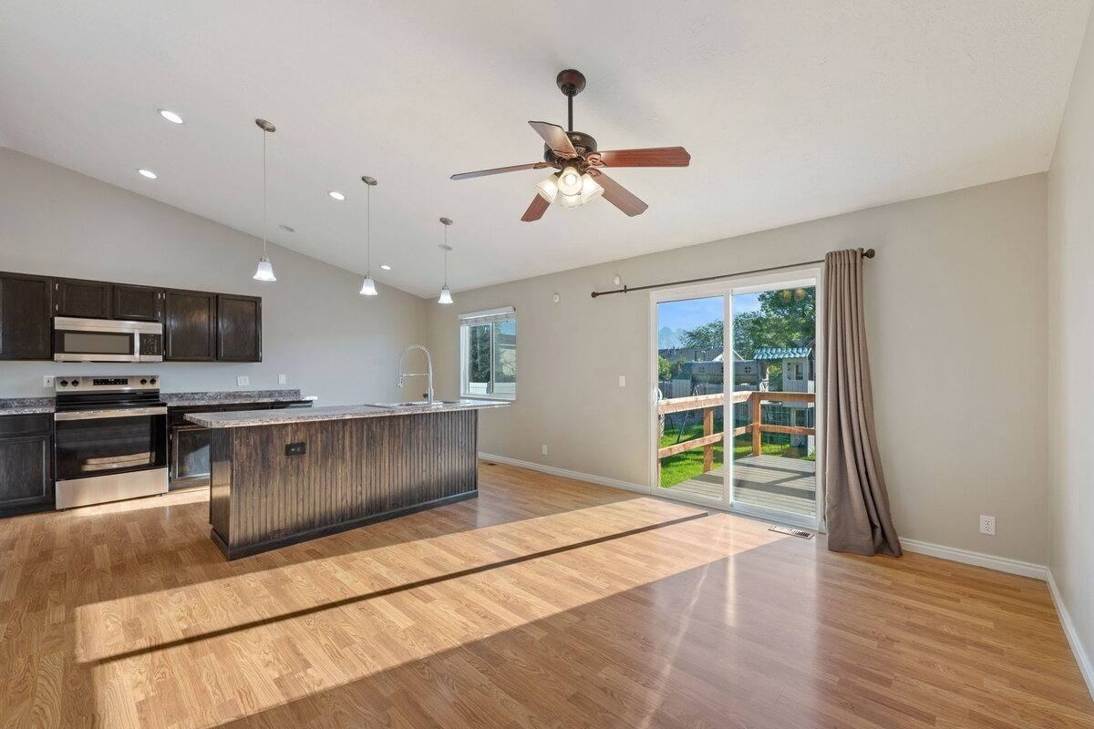 13755 S Homestead Ln - Photo 4 of 10