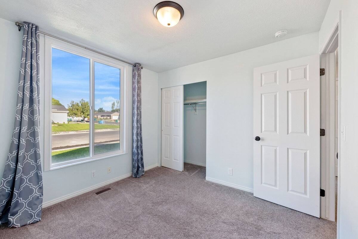 13755 S Homestead Ln - Photo 6 of 10