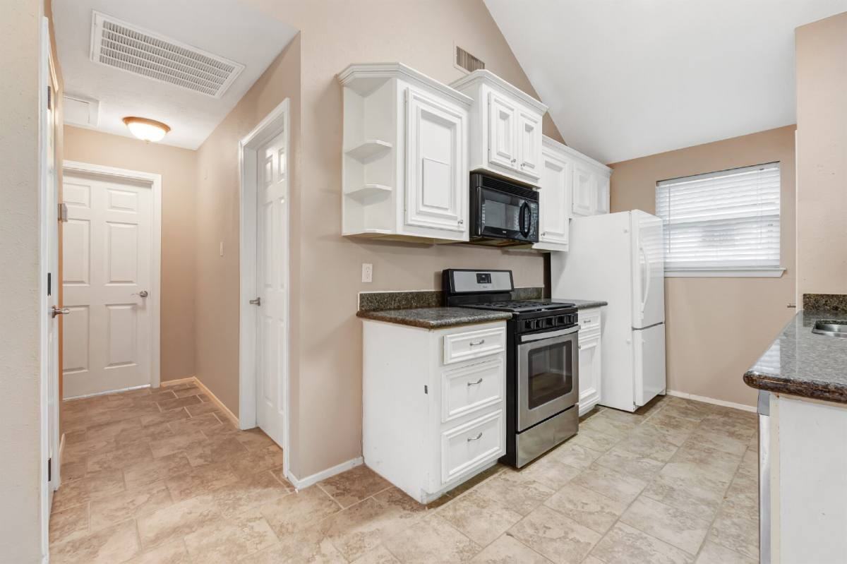 17018 Dusty Mill Dr W - Photo 4 of 13