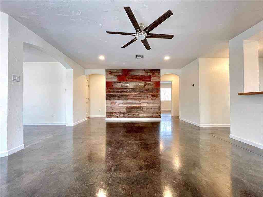 1060 W South St - Photo 4 of 20