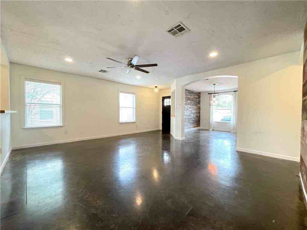 1060 W South St - Photo 5 of 20