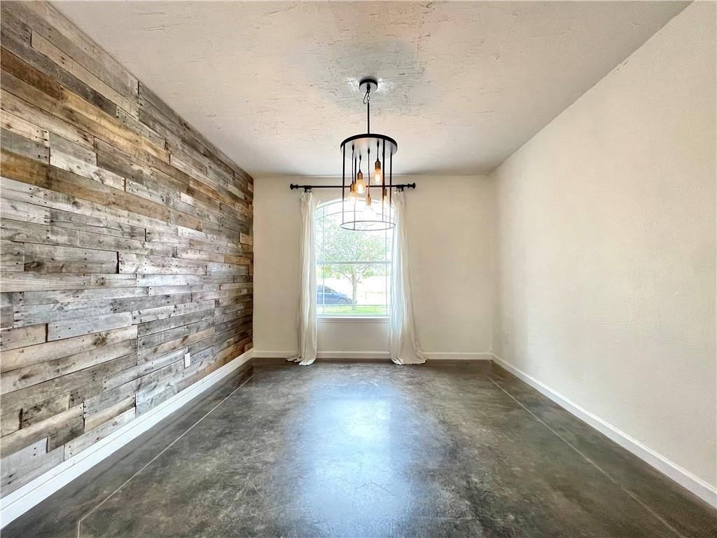 1060 W South St - Photo 6 of 20