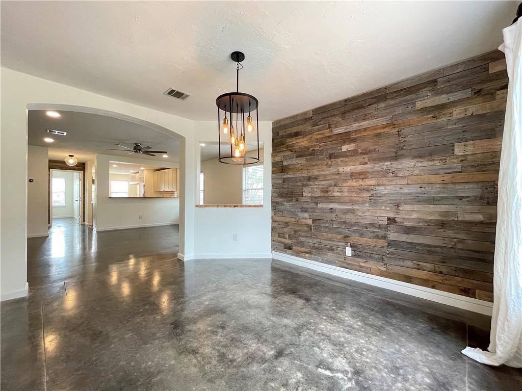 1060 W South St - Photo 7 of 20