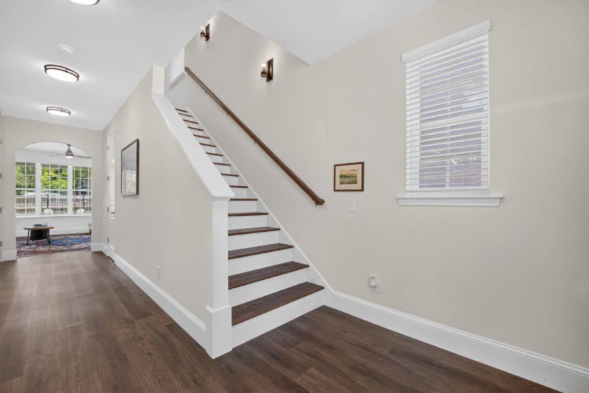 706 W 44th St - Photo 7 of 10