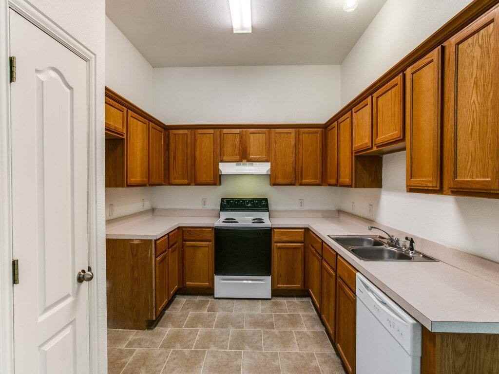 11911 Clovite Ct - Photo 6 of 12