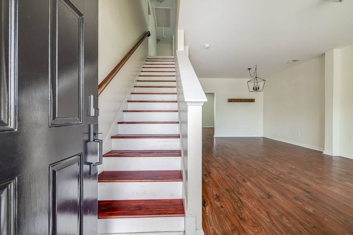 403 Lions Den Dr - Photo 4 of 10