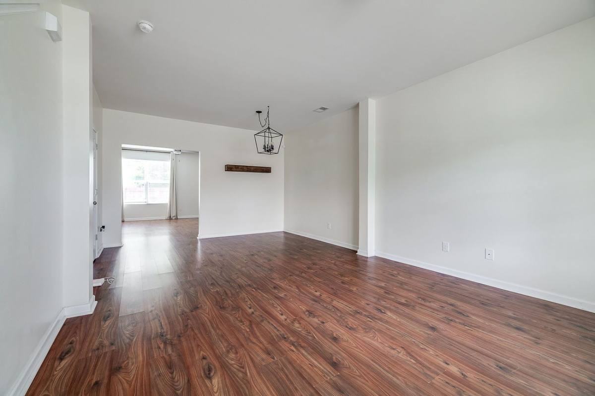 403 Lions Den Dr - Photo 6 of 10