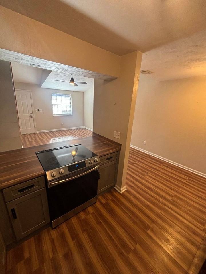 1816 Jackson Bluff Rd #C - Photo 5 of 10