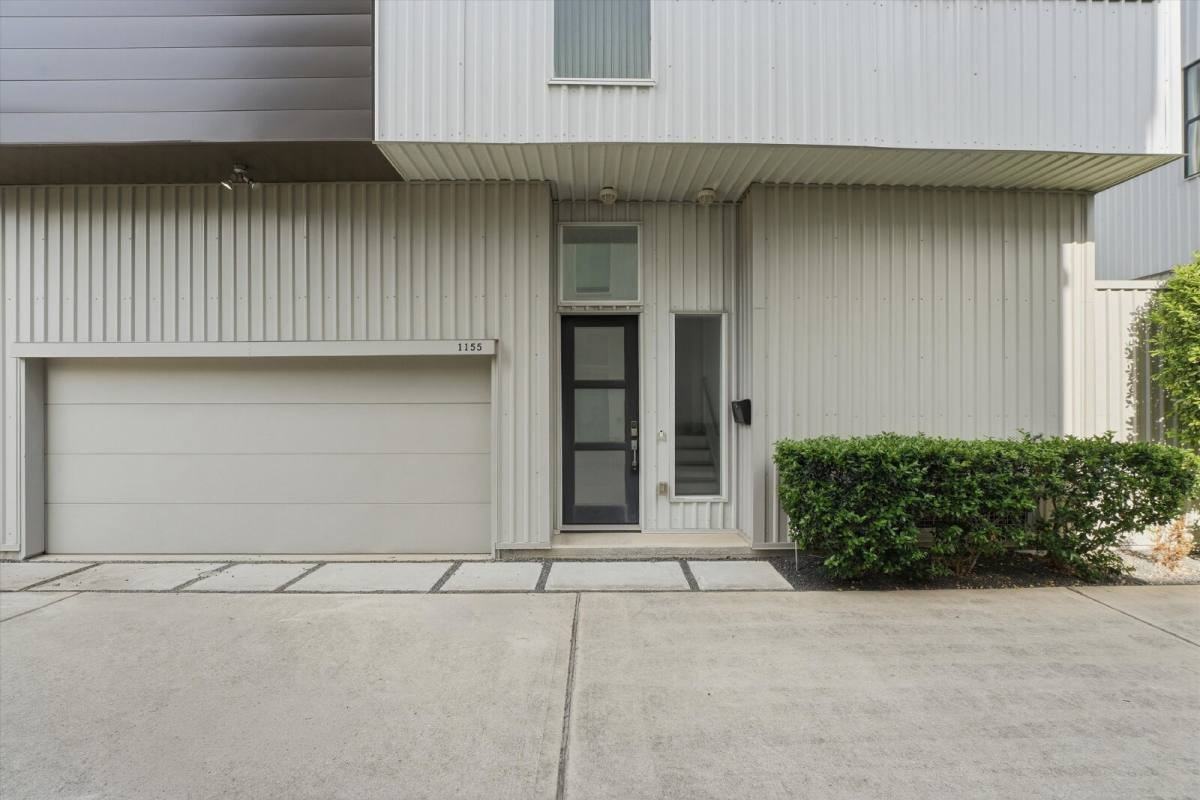 1155 W 17th St - Photo 2 of 20