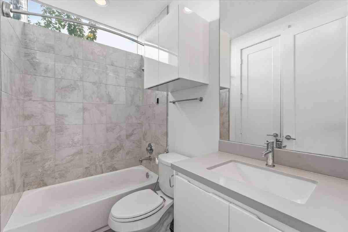 1155 W 17th St - Photo 6 of 20