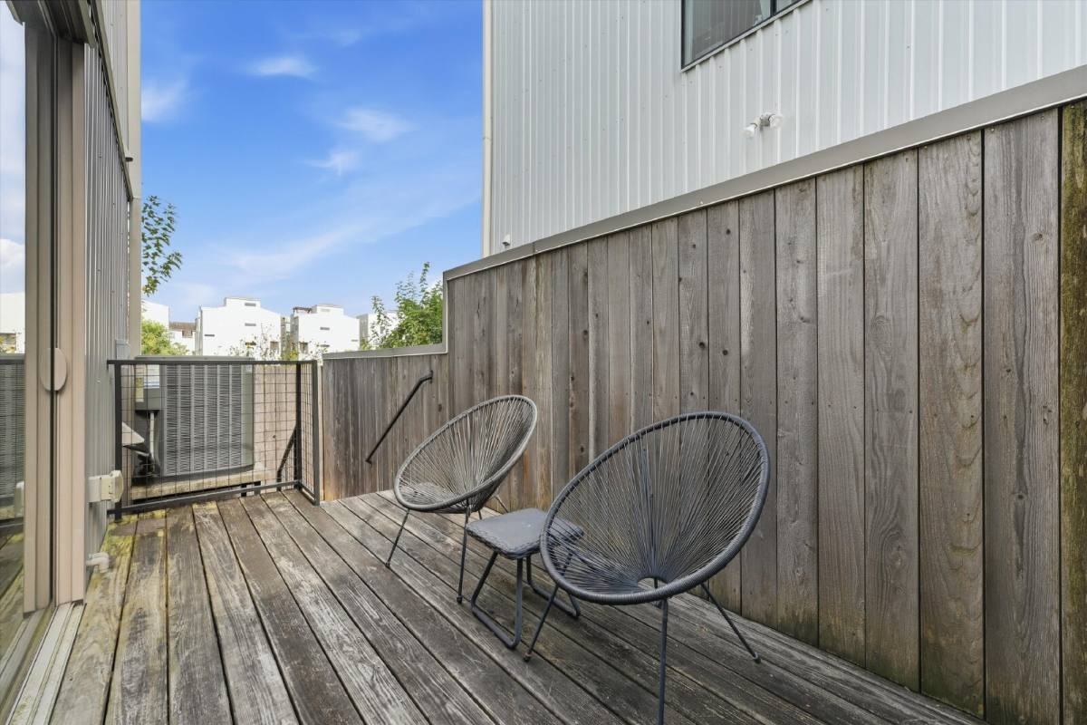 1155 W 17th St - Photo 7 of 20