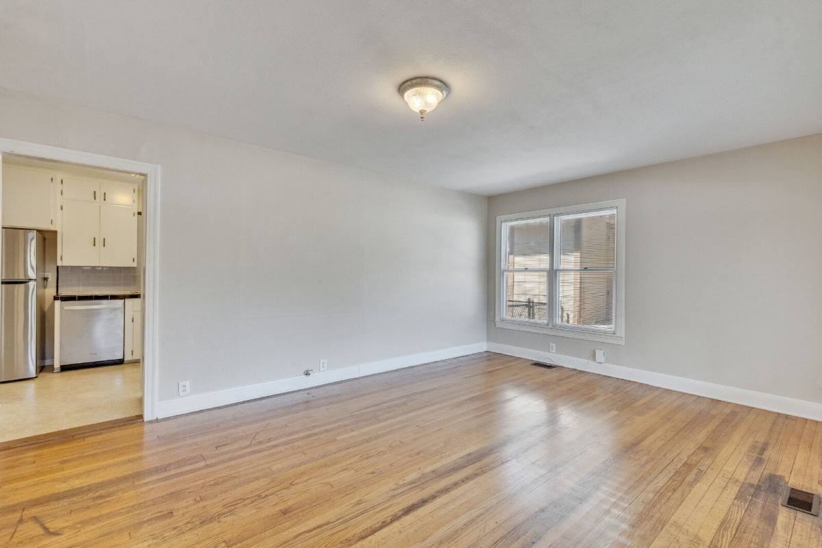 3810 Brookview Rd - Photo 4 of 20