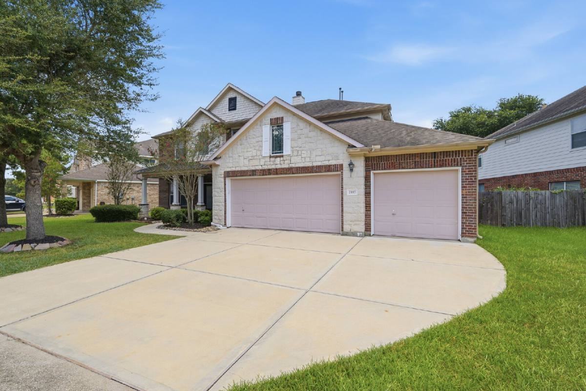 2117 Rushing Spring Dr - Photo 3 of 20