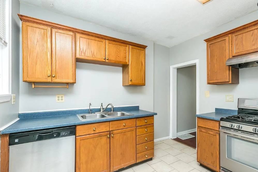 421 Fawcett St - Photo 2 of 18