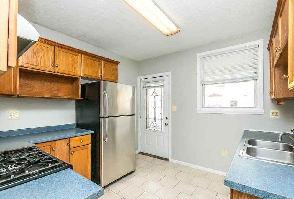 421 Fawcett St - Photo 3 of 18