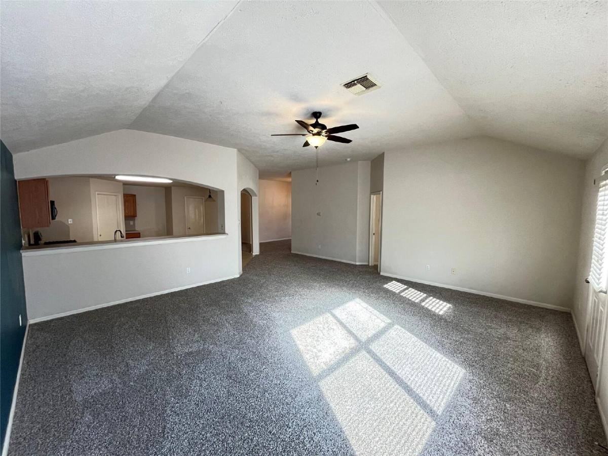 29022 Fox Fountain Ln - Photo 4 of 13
