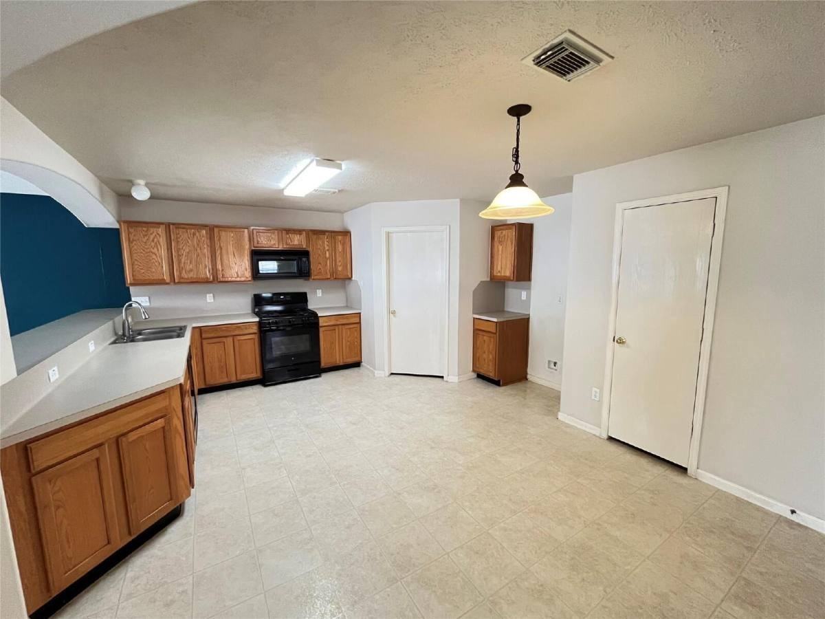 29022 Fox Fountain Ln - Photo 6 of 13