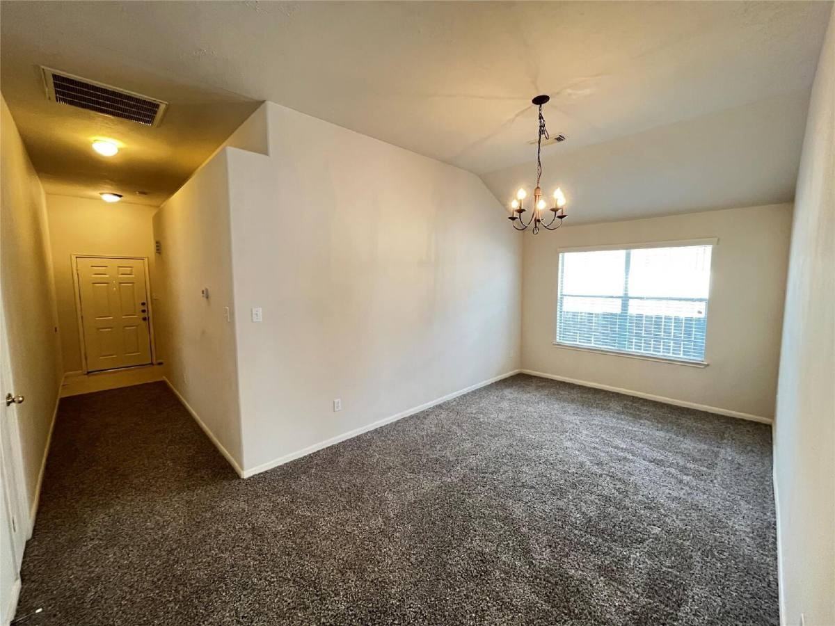 29022 Fox Fountain Ln - Photo 7 of 13