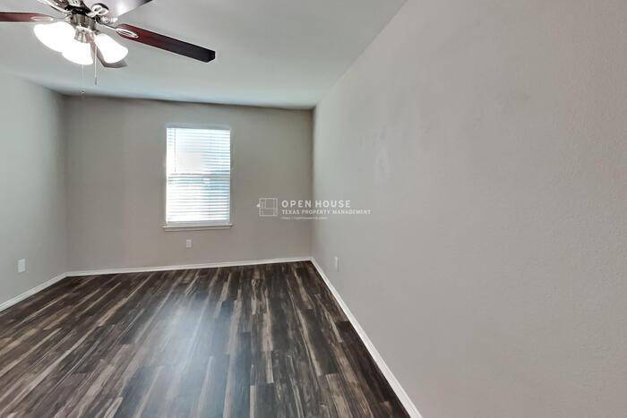 1700 Gayla Creek Dr - Photo 7 of 21