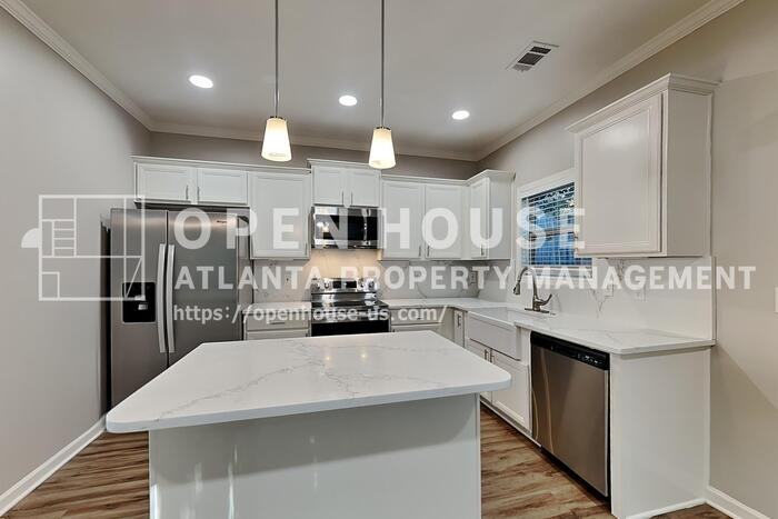 402 Belmont Way - Photo 5 of 18