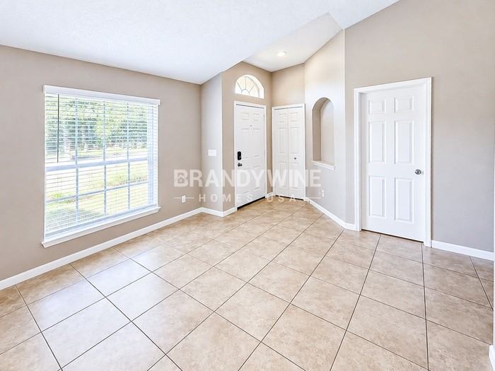 2143 Fennell St - Photo 4 of 24