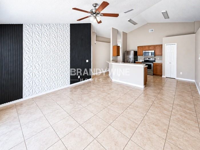 2143 Fennell St - Photo 6 of 24