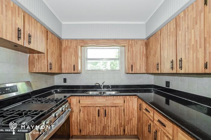 36 Pine St - Photo 6 of 12