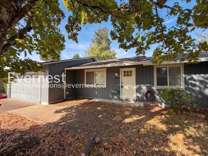 2259 Ne Thomas St - Photo 3 of 25