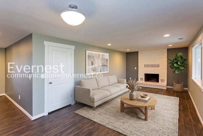 2259 Ne Thomas St - Photo 5 of 25