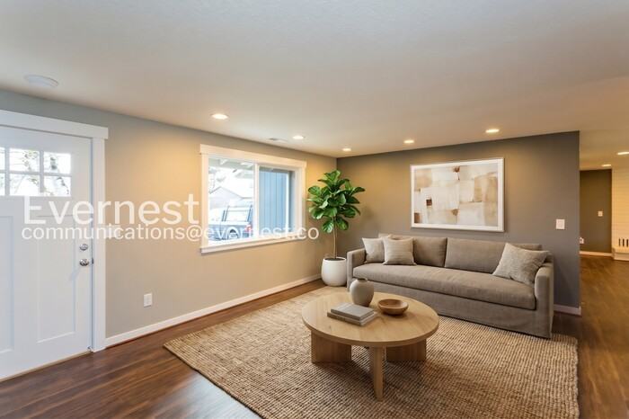 2259 Ne Thomas St - Photo 6 of 25