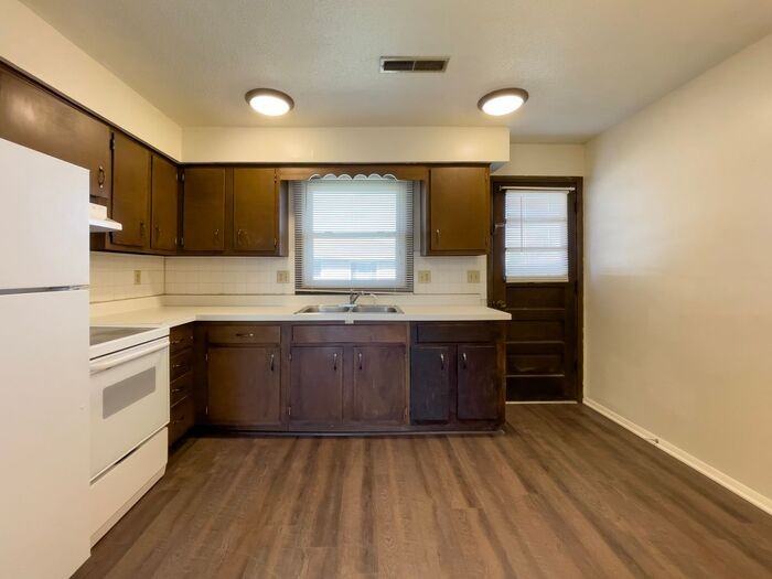 2305 S Marsh Ave #2D - Photo 4 of 15